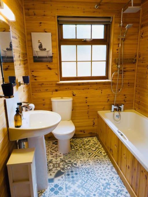 Artro Lodge Luxury 3 Bedroom, 3 Bathroom & Hot Tub Llanbedr  Esterno foto