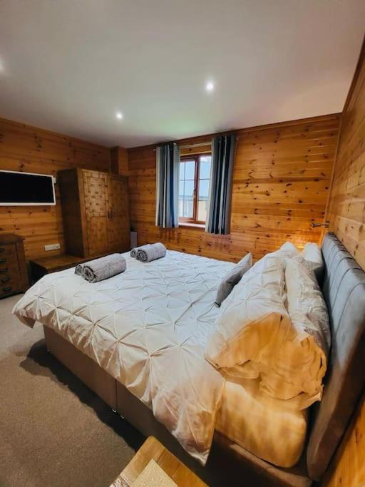 Artro Lodge Luxury 3 Bedroom, 3 Bathroom & Hot Tub Llanbedr  Esterno foto
